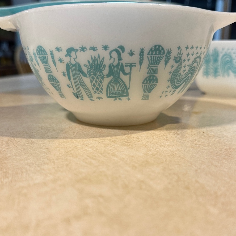 The Vintage Pyrex 1 1/2 Pt Amish Butterprint Cinderella Bowl 441